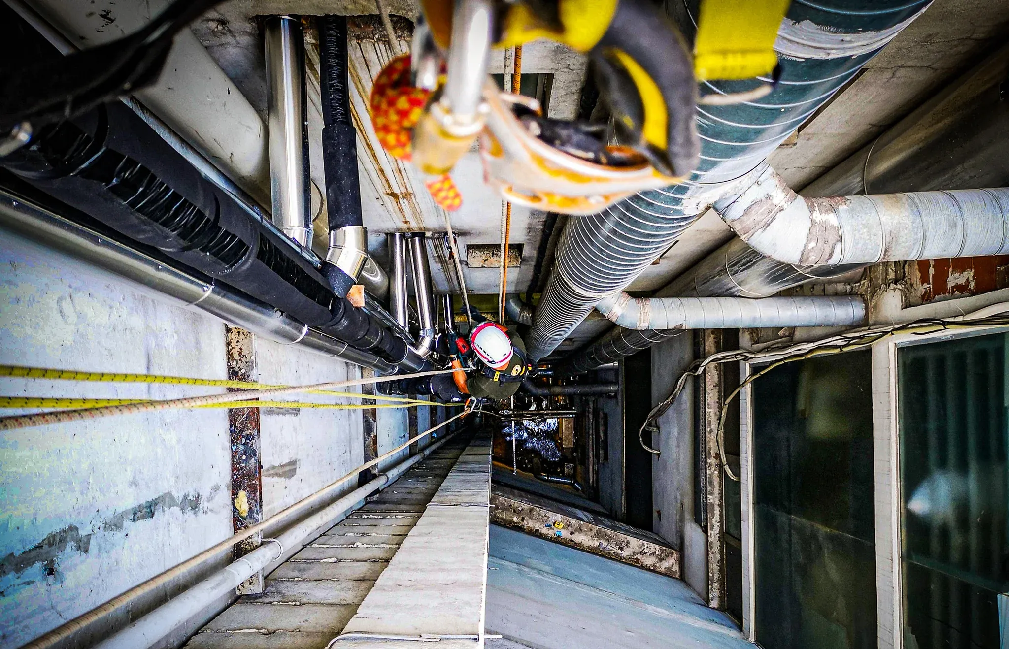 MS Access - Analyse comparative en milieu industriel : pourquoi la corde l'emporte souvent sur la nacelle et l'échafaudage dans les usines denses ?