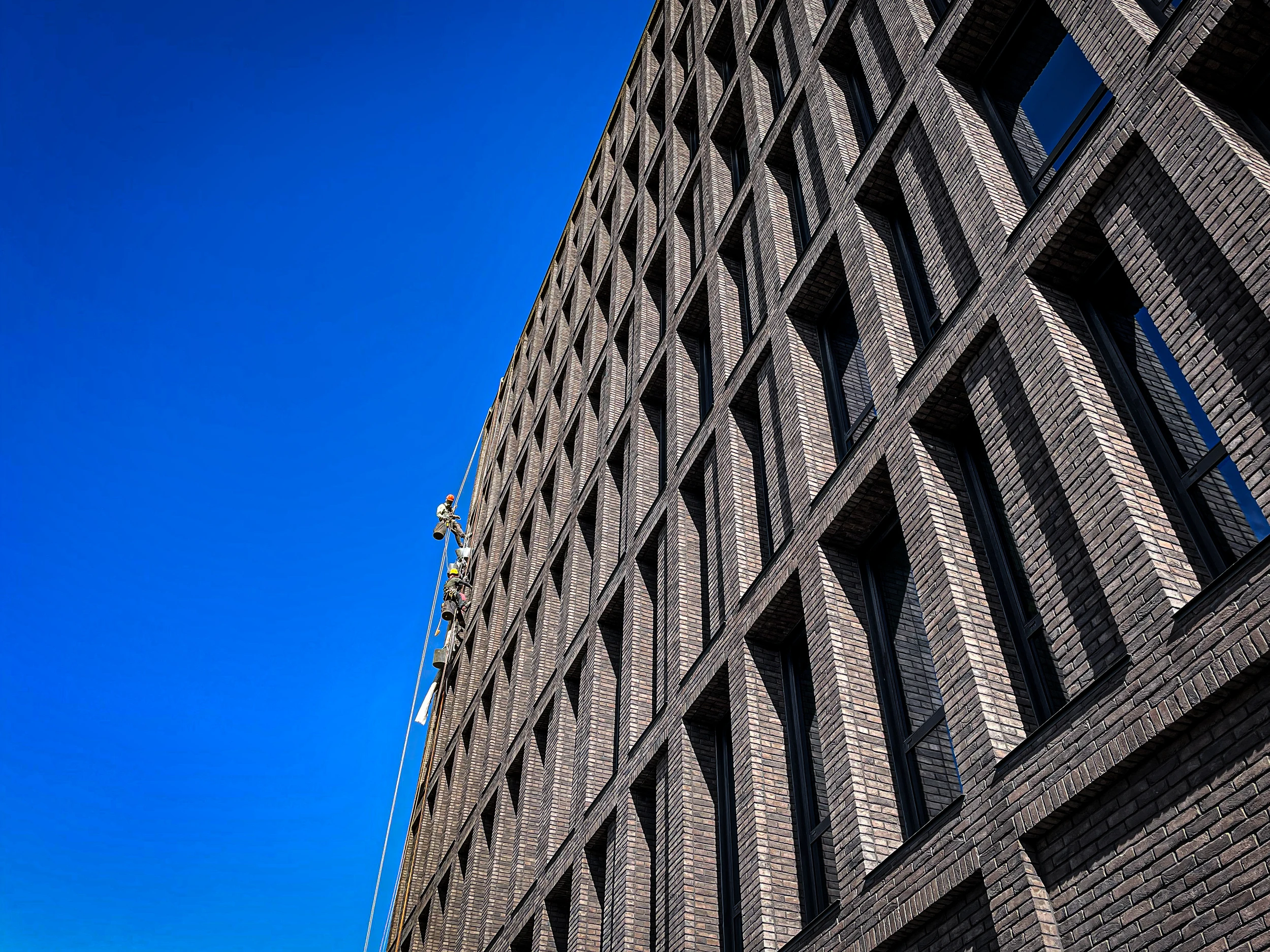 Découpe béton en façade pour finitions des menuiseries – Bordeaux (33)